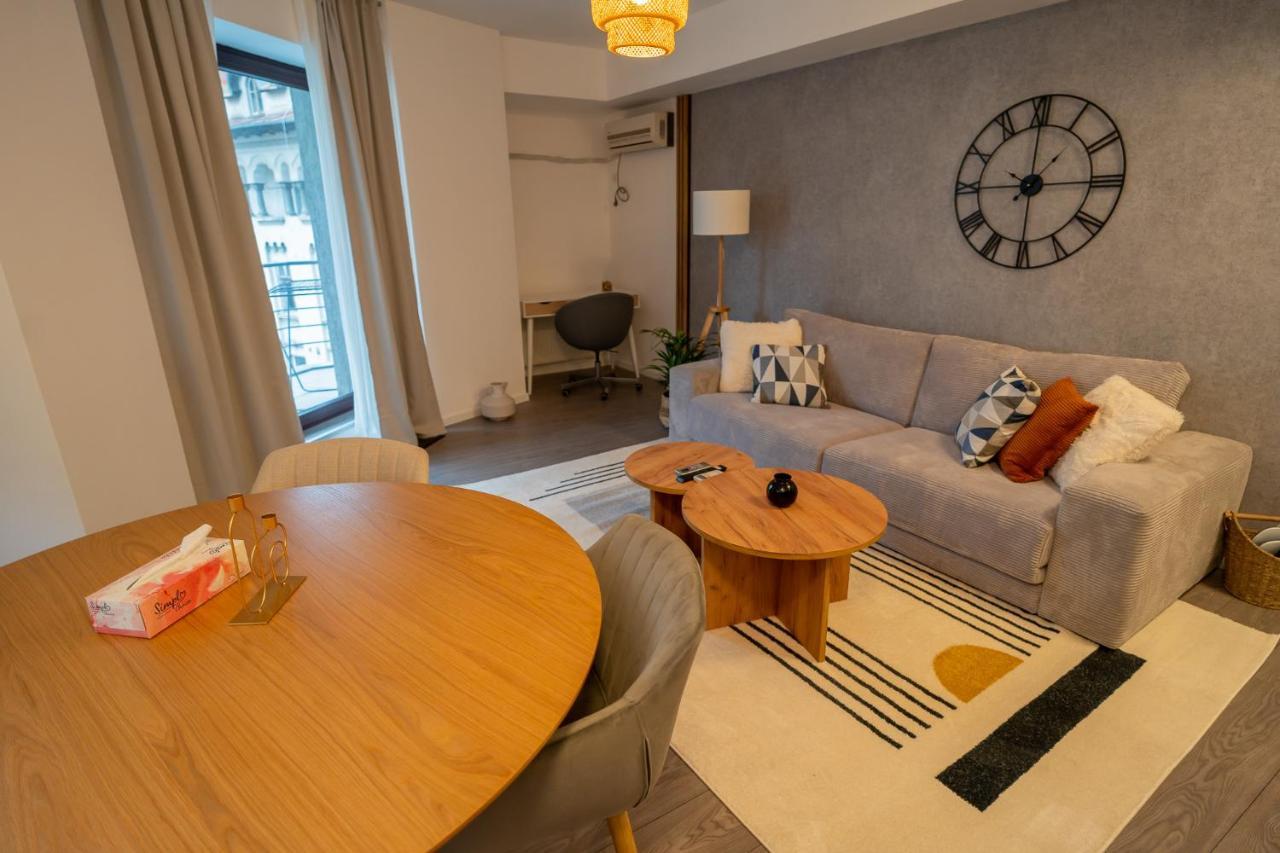 Charming Monro Old Town Flat Apartment Bukares Bagian luar foto